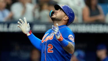 MLB: ¡Y más allá! Omar Narváez cierra su temporada con un milimétrico cuadrangular (+Video)