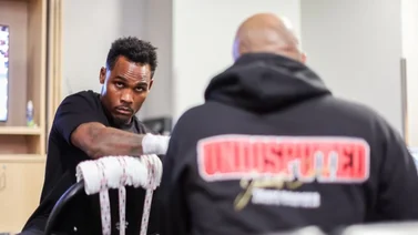 Jermell Charlo se alista para subir al ring contra Canelo Álvarez (+Video)