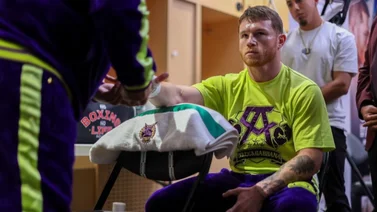 El Canelo Álvarez ya se vendó y comienza a calentar para su pleito ante Charlo (+Videos)