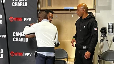 Floyd Mayweather Jr. presente apoyando a Jermell Charlo contra Canelo (+Video)