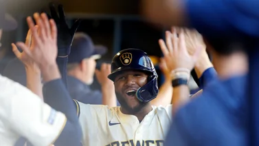 MLB: Jackson Chourio barre las bases con explosivo tablazo (+ Video)