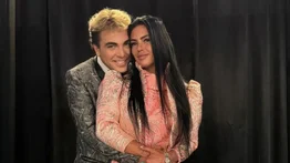 Cristian Castro hace inusual comparación entre su novia y su abuela 