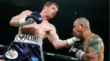 Mira la última pelea del Canelo ante un boricua ¿Cómo ganó?