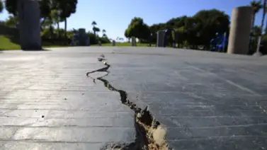 EEUU: Aparecen enormes grietas en el suelo de Los Ángeles (+Detalles) EEUU: Aparecen enormes grietas en el suelo de Los Ángeles (+Detalles)