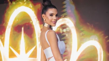 Isabella Rodríguez luce su figura en la playa, utilizando este traje de baño