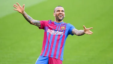 Dani Alves reaparece en España teniendo este gesto con un aficionado (+Video)