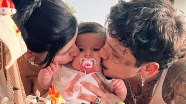 Así de grande está la hija de Nodal y Cazzu ¿Se parece a su padre? 