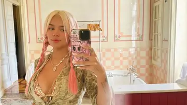 Karol G impacta con su nuevo color de cabello  Karol G impacta con su nuevo color de cabello