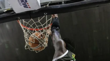 SPB: ¡Por los aires del "Luis Ramos"! Conexión aérea entre Durrell Summers y Malik Dimé (+Video)