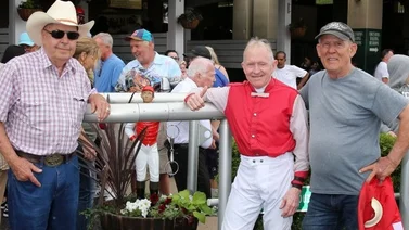 El jockey más viejo de América no se cansa de ganar carreras