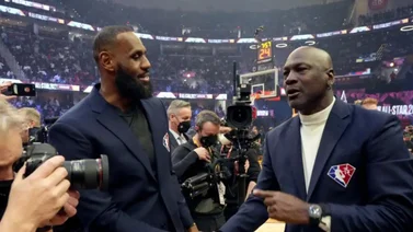 NBA: LeBron James y Michael Jordan protagonizan un abrazo con mucha historia