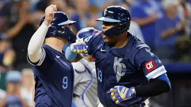 MLB: Salvador Pérez se vuela la barda y no le pierde pisada a Eugenio Suárez (+video) MLB: Salvador Pérez se vuela la barda y no le pierde pisada a Eugenio Suárez (+video)