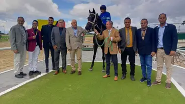 Como un rayo Flecha Montón se queda con el Clásico Propietarios Valencianos Como un rayo Flecha Montón se queda con el Clásico Propietarios Valencianos