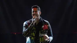 Beet Acosta saca la artillería romántica en un inolvidable concierto 