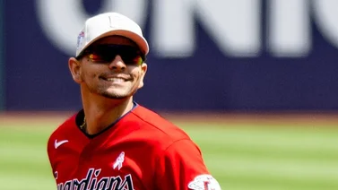 MLB: Andrés Giménez realiza jugada de feria en combinación con Brayan Rocchio (+video)