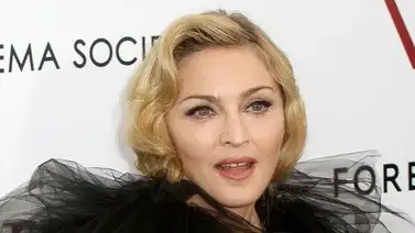 Madonna aparece con la cara cubierta Madonna aparece con la cara cubierta