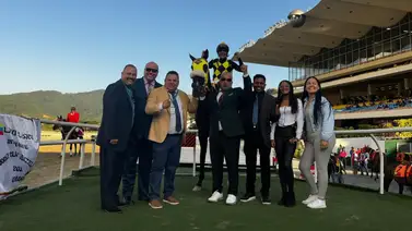 El Gran Eladio gana con contundencia el Clásico Jockey Club de Venezuela El Gran Eladio gana con contundencia el Clásico Jockey Club de Venezuela