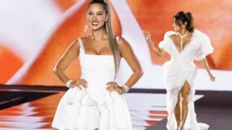 Daniela Álvarez inspira al mundo al desfilar por primera vez con su prótesis