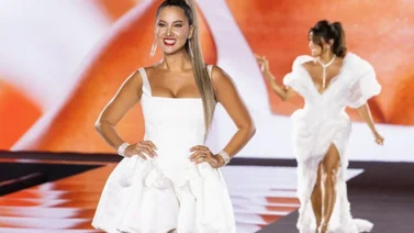 Daniela Álvarez inspira al mundo al desfilar por primera vez con su prótesis