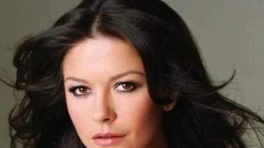Catherine Zeta-Jones lucha con la salud mental a sus 55 años