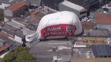 Así fue el momento en que un dirigible se desplomó a tierra en Brasil