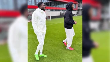 Alphonso Davies sorprende a Lamar Jackson con una jugada espectacular