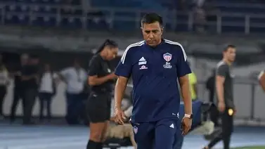 César Farías podría obtener su primer triunfo con Junior desde las oficinas (+Video) César Farías podría obtener su primer triunfo con Junior desde las oficinas (+Video)