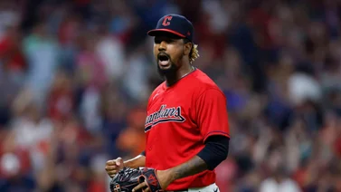 MLB: Emmanuel Clase ingresa a selecto listado entre pitchers latinos (+dato)