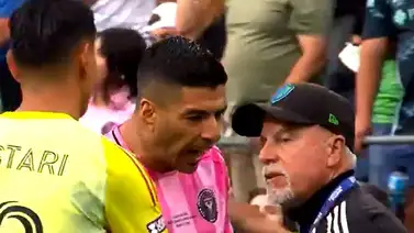 La interesante reacción de asistente de Seattle Sounders tras escupitajo de Suárez La interesante reacción de asistente de Seattle Sounders tras escupitajo de Suárez