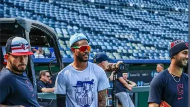 Figura de Tiburones iguala su tope personal de cuadrangulares en una zafra con este inmenso batazo (+video) Figura de Tiburones iguala su tope personal de cuadrangulares en una zafra con este inmenso batazo (+video)