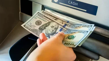 Nuevas medidas del IRS: Embargos de dólares y cuentas bancarias para contribuyentes morosos