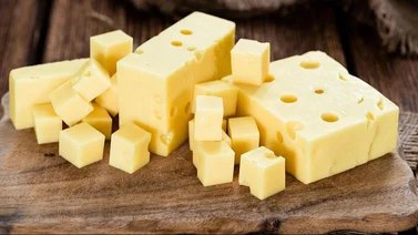 Ordenan retirar miles de kilos de queso de los supermercados por esta razón