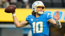 Justin Herbert guía el "jogo bonito" de los Chargers en Brasil sobre los Chiefs