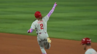MLB: Este pelotero de los Phillies protagonizó un jonrón especial para un fanático