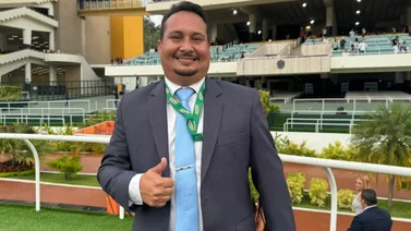 William Laya logra su primera foto en el recinto de ganadores de La Rinconada luego de doce presentados