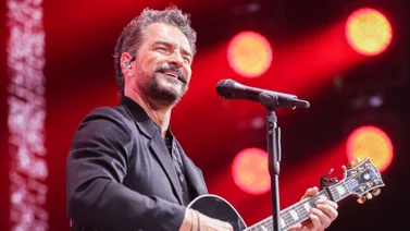 Ricardo Arjona se lleva una grata sorpresa en su visita al estadio de los Mets 