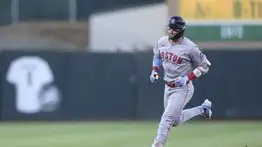 Carlos Narváez deja su huella con increíble marca de jonrones (+video)