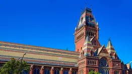 Harvard gana batalla legal contra Trump: El gobierno deberá pagar millones en compensación
