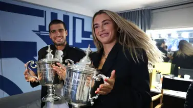 El histórico premio metálico de Carlos Alcaraz y Aryna Sabalenka tras ganar el US Open