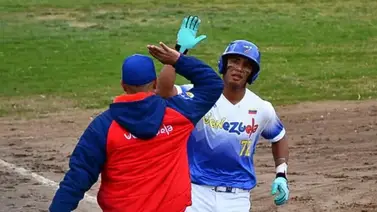 El equipo venezolano de softbol inicia con todo el panamericano U23