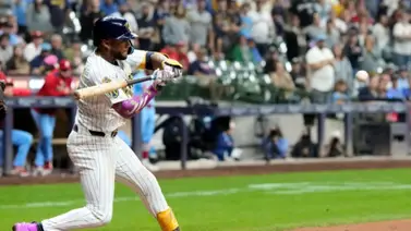 Jackson Chourio brilla en todas las facetas del juego y mete a Milwaukee en postemporada 
