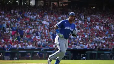 Salvador Pérez destrozó a los Phillies y consolidó su privilegiado rango en la MLB Salvador Pérez destrozó a los Phillies y consolidó su privilegiado rango en la MLB