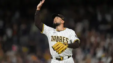 Robert Suárez hace gala de su potente velocidad para sumar otro juego salvado Robert Suárez hace gala de su potente velocidad para sumar otro juego salvado