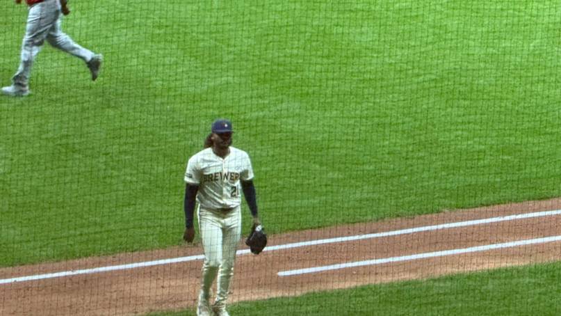 Freddy Peralta iguala el liderato de victorias de Grandes Ligas con Max Fried (+Detalles)