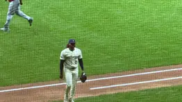 Freddy Peralta iguala el liderato de victorias de Grandes Ligas con Max Fried (+Detalles)