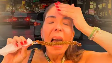 Viviana Gibelli impacta al comer gusanos, alacranes y ciempiés Viviana Gibelli impacta al comer gusanos, alacranes y ciempiés