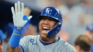 Jugadores de Kansas City celebraron los logros recientes de Salvador Pérez