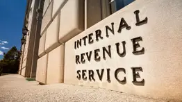IRS ofrece asistencia financiera a contribuyentes con dificultades lingüísticas