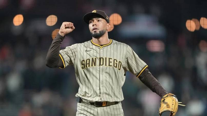 Robert Suárez pelea por el liderato de salvados junto a este cerrador dominicano (+video)
