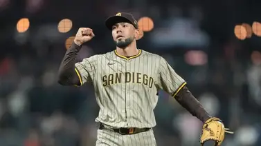 Robert Suárez pelea por el liderato de salvados junto a este cerrador dominicano (+video) Robert Suárez pelea por el liderato de salvados junto a este cerrador dominicano (+video)